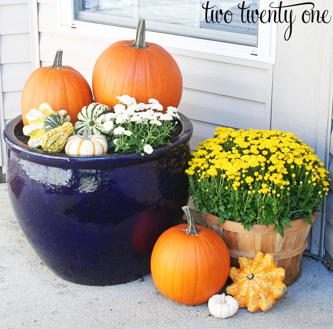 fall front porch display