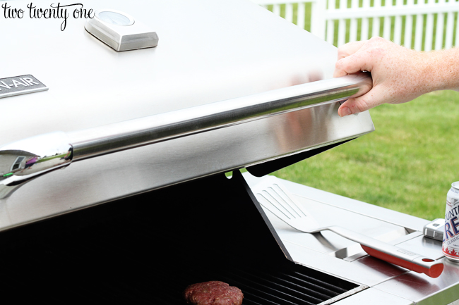 cleaning a stainless steel grill