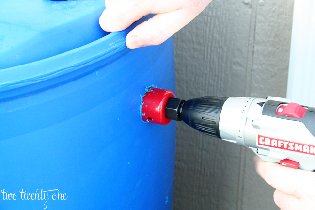 how to make DIY rain barrel