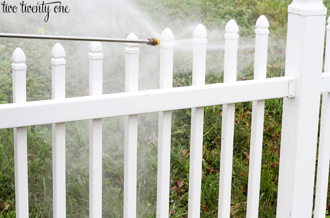 power washing vinyl fence