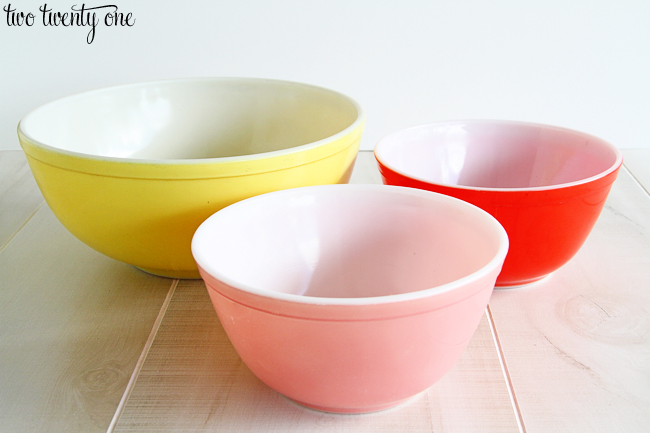 vintage pyrex bowls