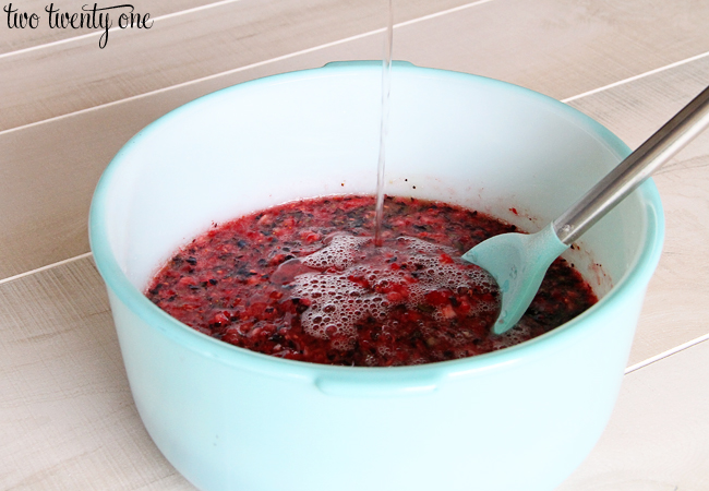 how to make mixed berry and wine jam