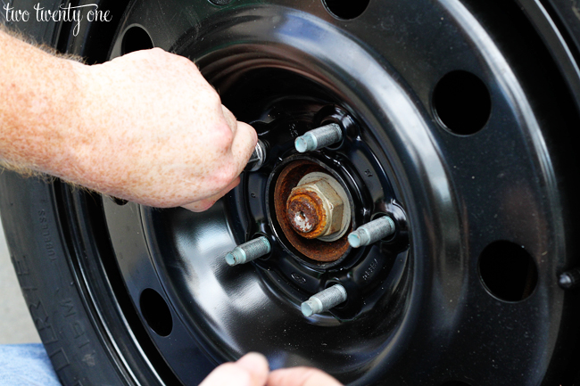 how to put on lug nuts