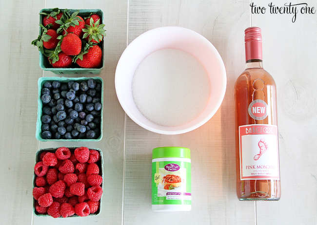 mixed berry and pink moscato jam ingredients