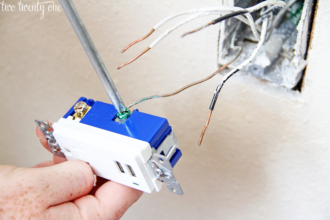 USB receptacle installation