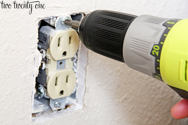 how to remove electrical outlet