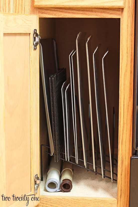 how to organize baking sheets