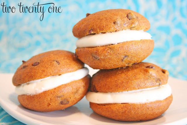 pumpkin+chocolate+chip+whoopie+pie+1