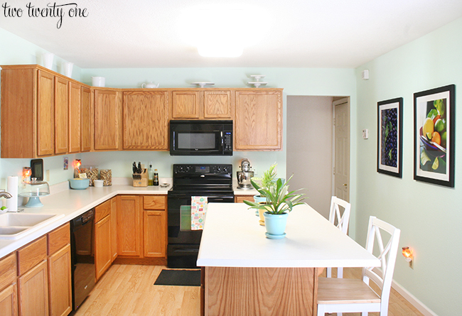 honey oak kitchen cabinets