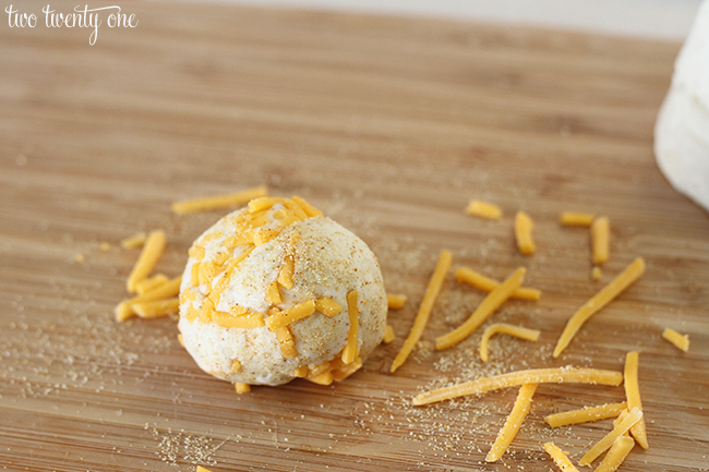 how to make garlic cheddar biscuits