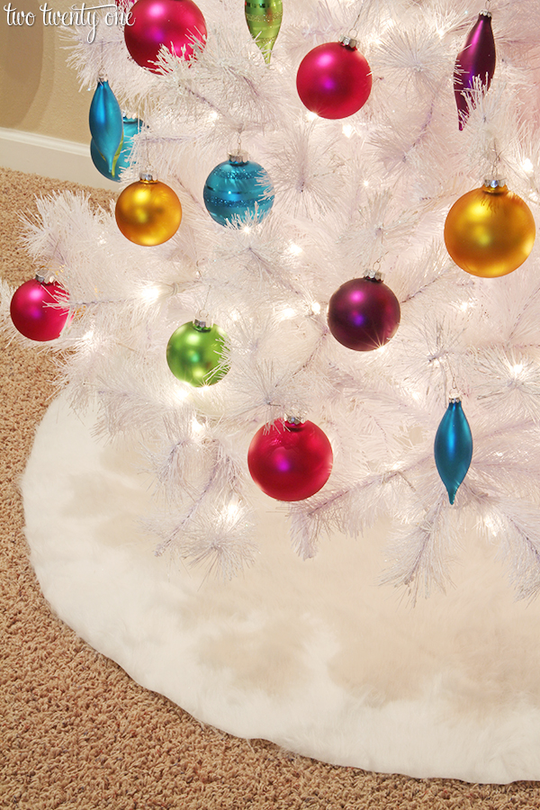 NO SEW fur tree skirt!  Only cost $15 to make!