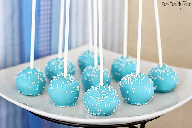 blue cake pops