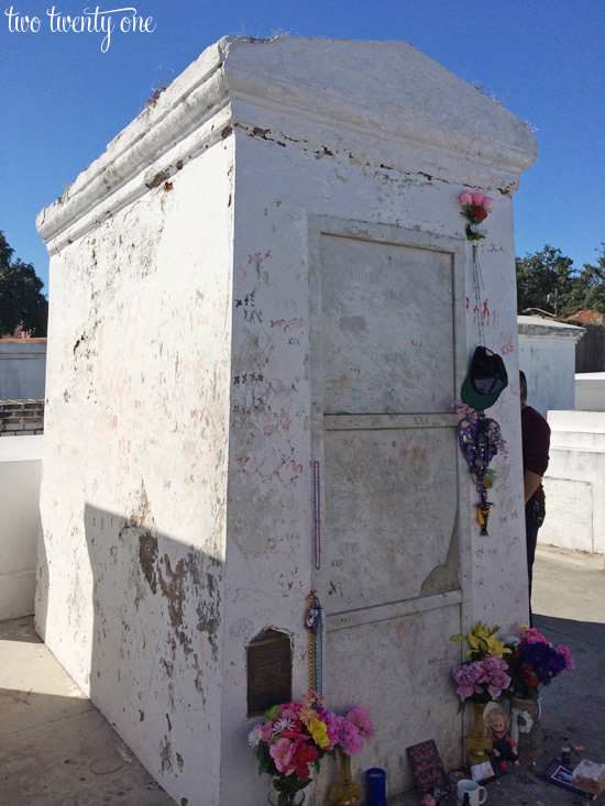 marie laveau tomb