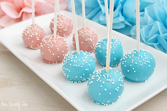 How to make cake pops! LOVE these tips and tricks to get the perfect cake pops!