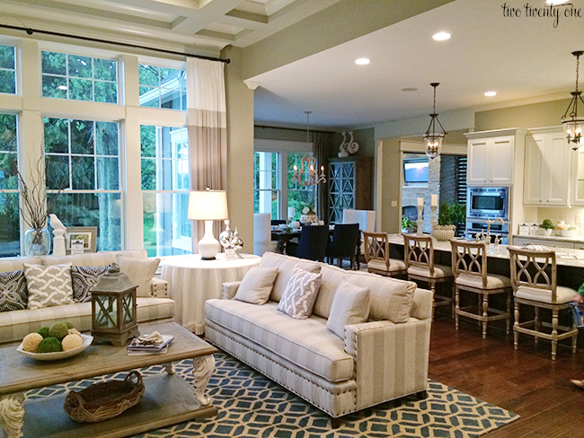 open floor plan-- living room, kitchen, and dining room