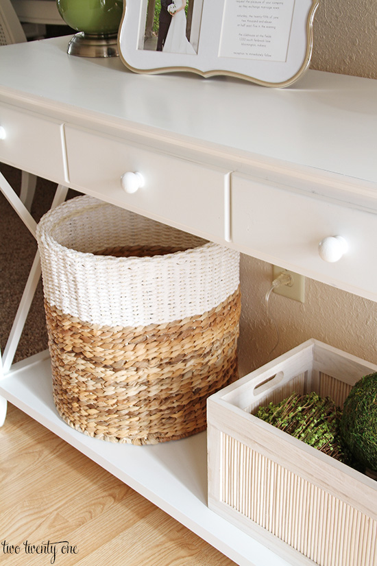 Neutral Entryway Table Vignette