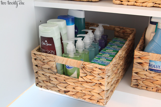 bathroom storage organization