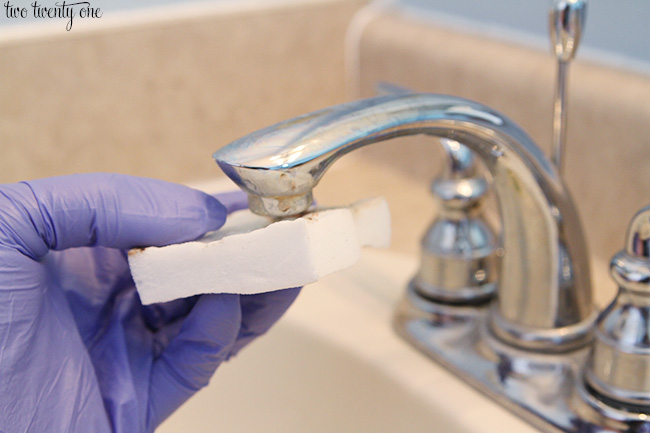 How to Clean a Faucet Head: Easy Ways to Remove Buildup