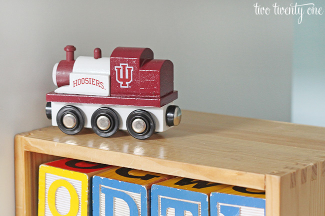 IU toy train