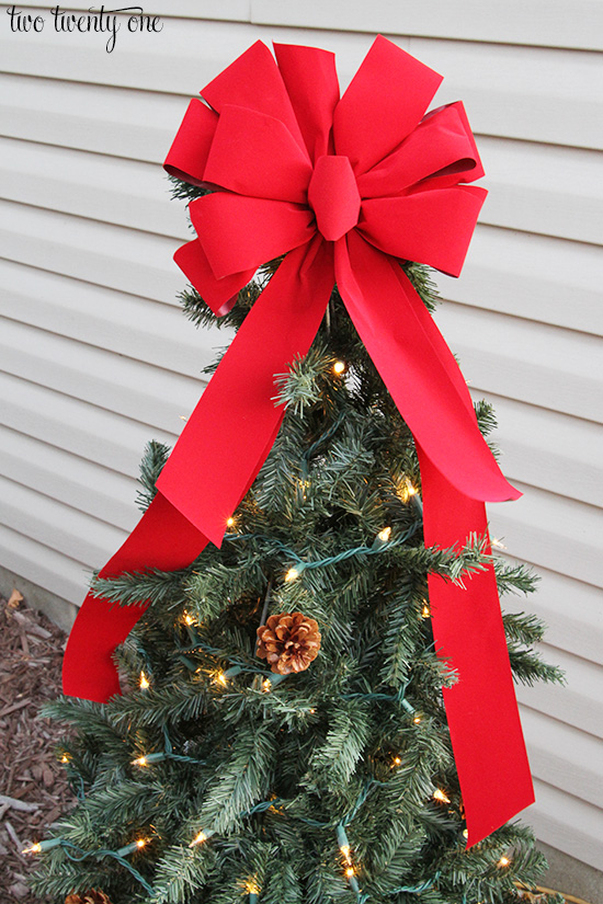 How to make tomato cage Christmas trees! Plus, how to make three different sizes!