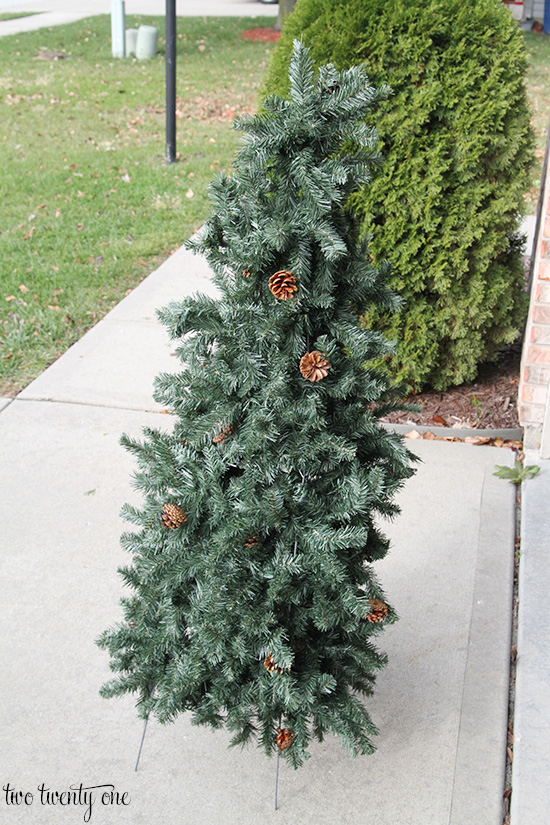 How to make tomato cage Christmas trees! Plus, how to make three different sizes!