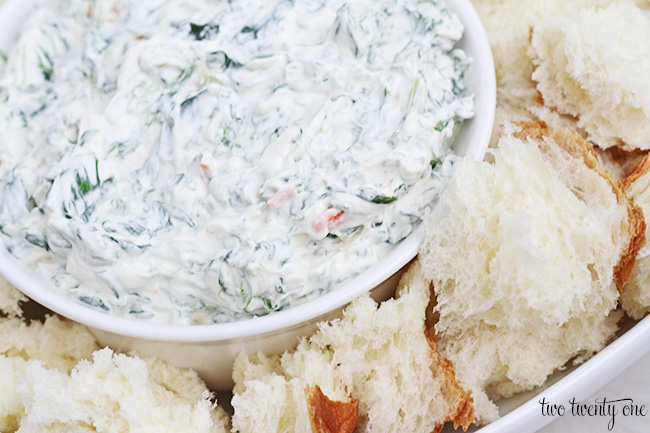 Quick and easy spinach dip recipe! Only 5 ingredients!