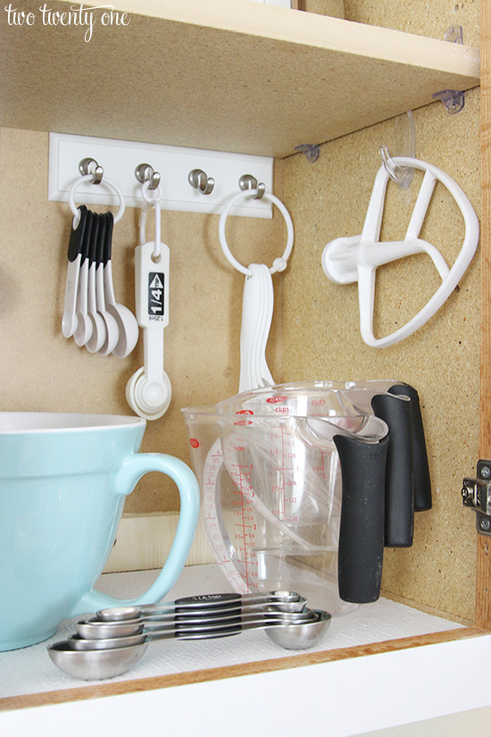 Organized baking cabinet! Great ideas to maximize cabinet space!