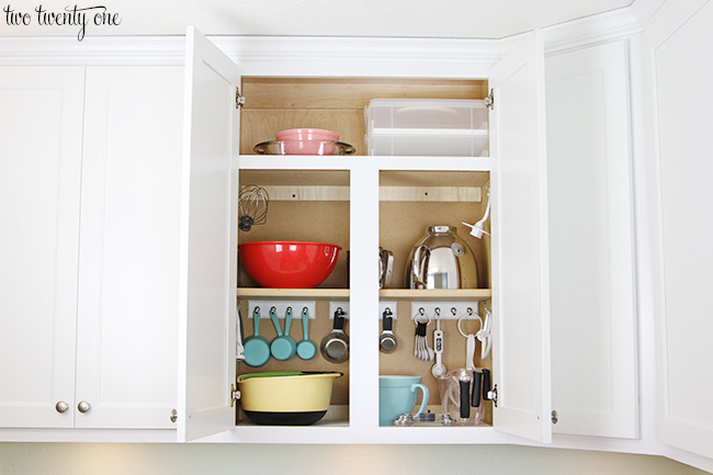 Organized baking cabinet! Great ideas to maximize cabinet space!