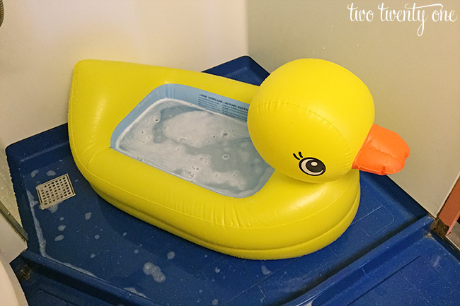 munchkin duck tub