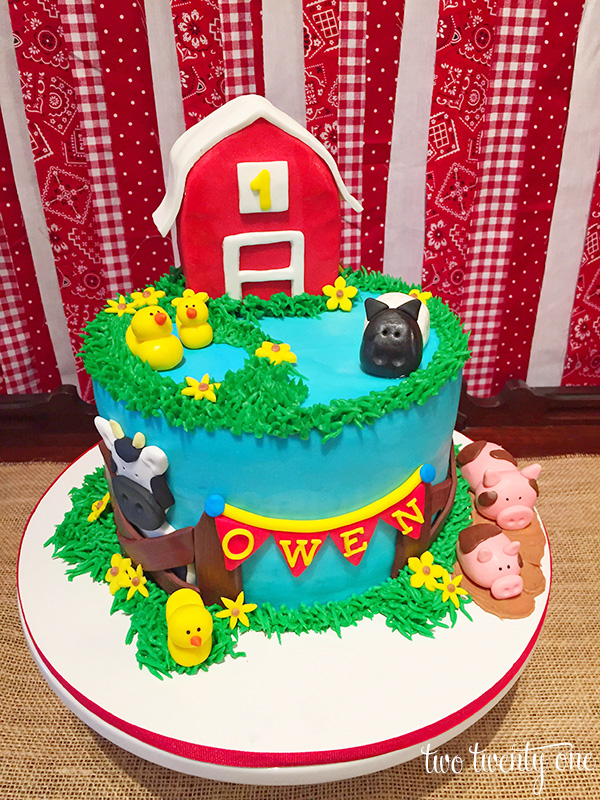 barnyard birthday cake 1