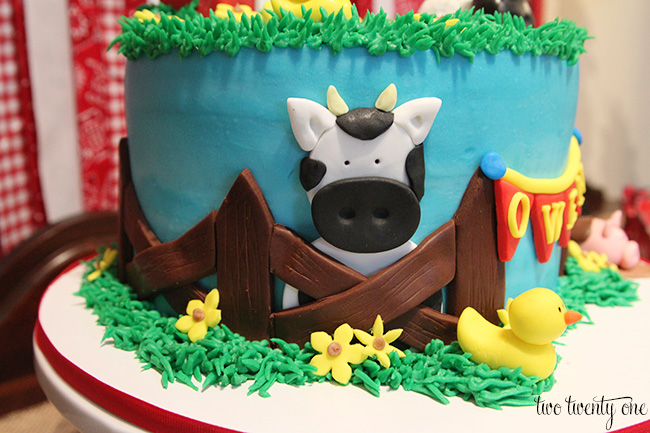 barnyard birthday cake 2