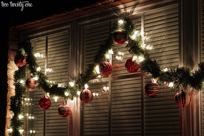 outdoor christmas garland