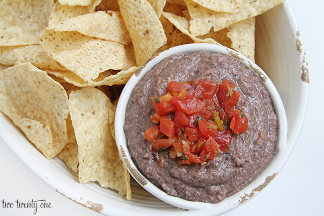 Quick and easy black bean dip!