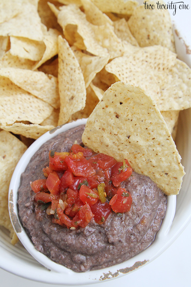 Quick and easy black bean dip!