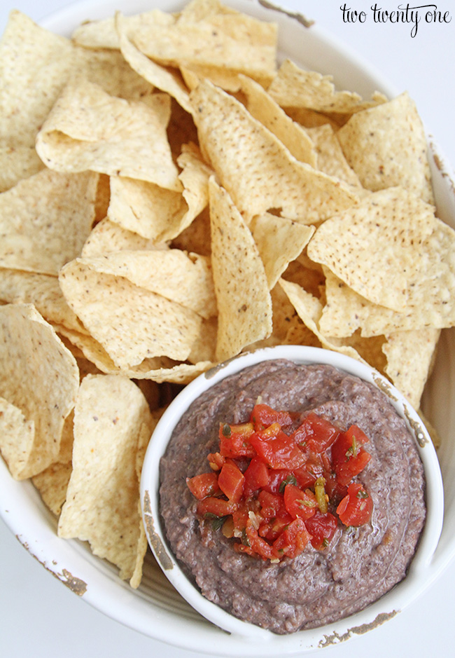 Quick and easy black bean dip!