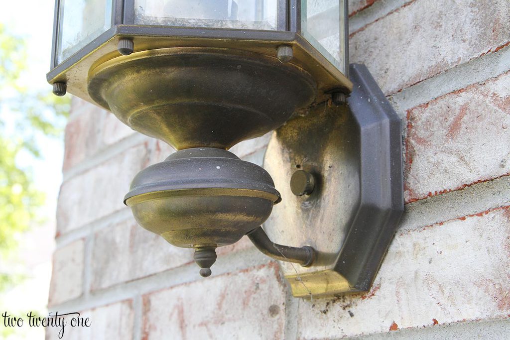 gross-outdoor-garage-light