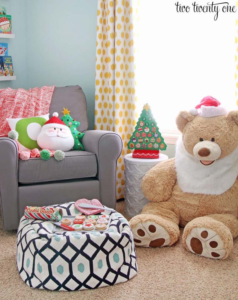 A kid's room decorated for Christmas! Love all the color and ideas!