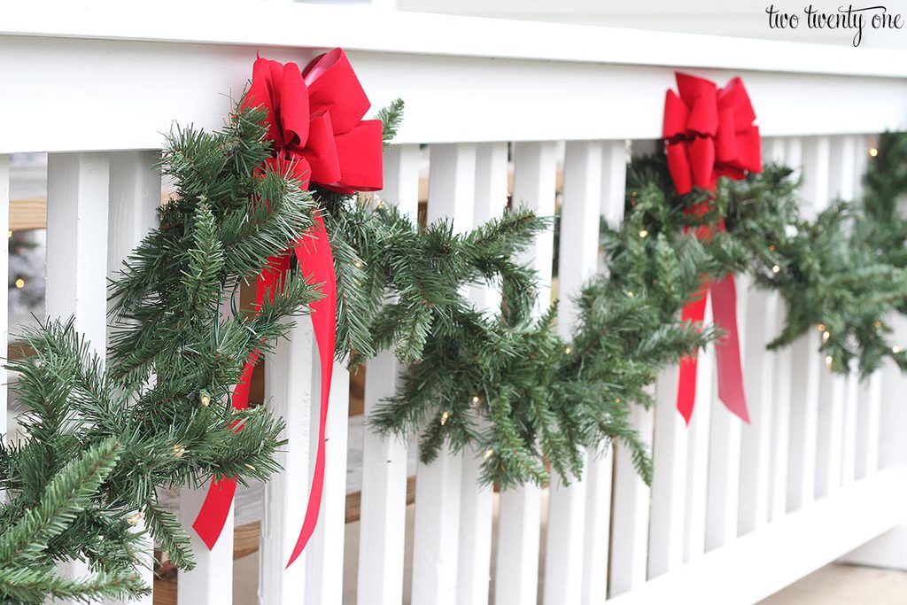 christmas-porch-garland