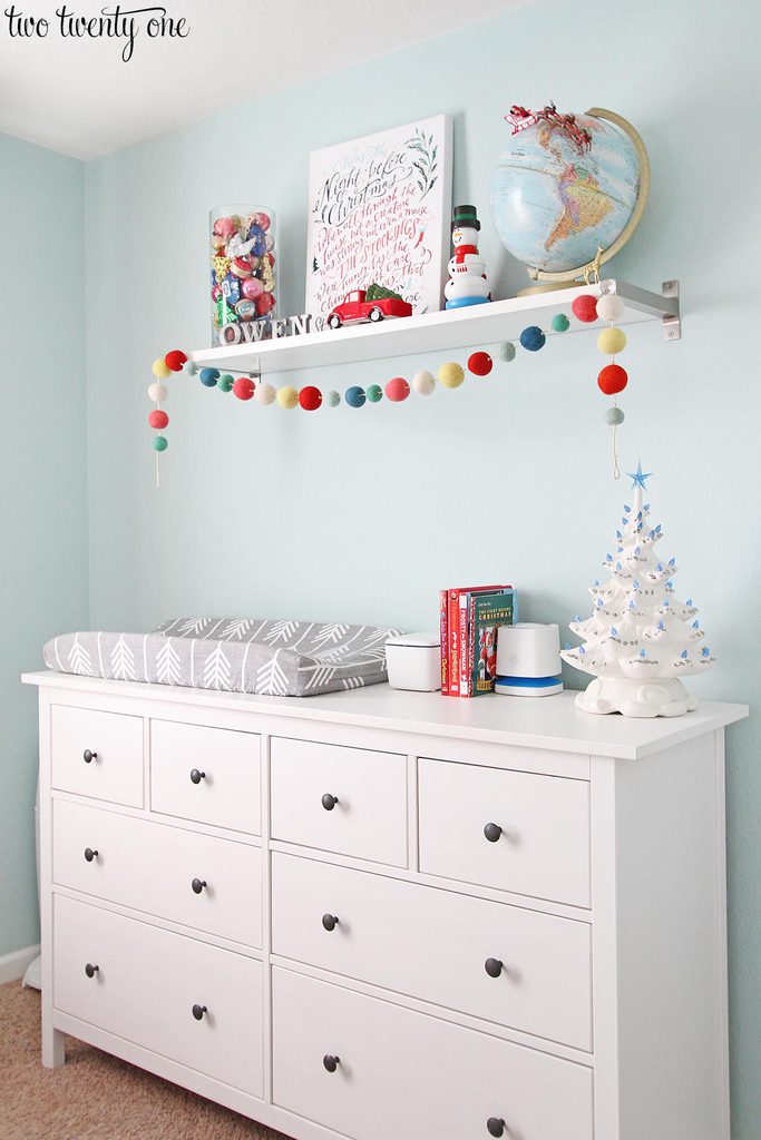 kid-christmas-dresser