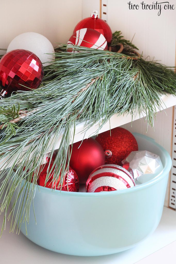 kitchen-shelves-christmas