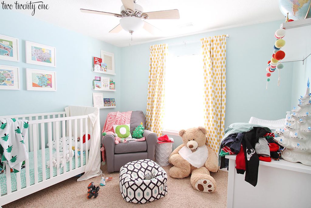 messy-toddler-christmas-bedroom-1