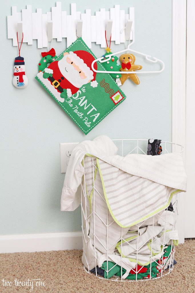 messy-toddler-christmas-bedroom-3