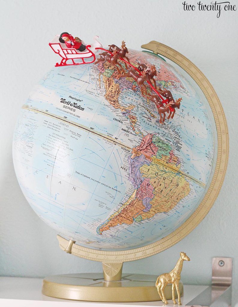 santa-on-globe