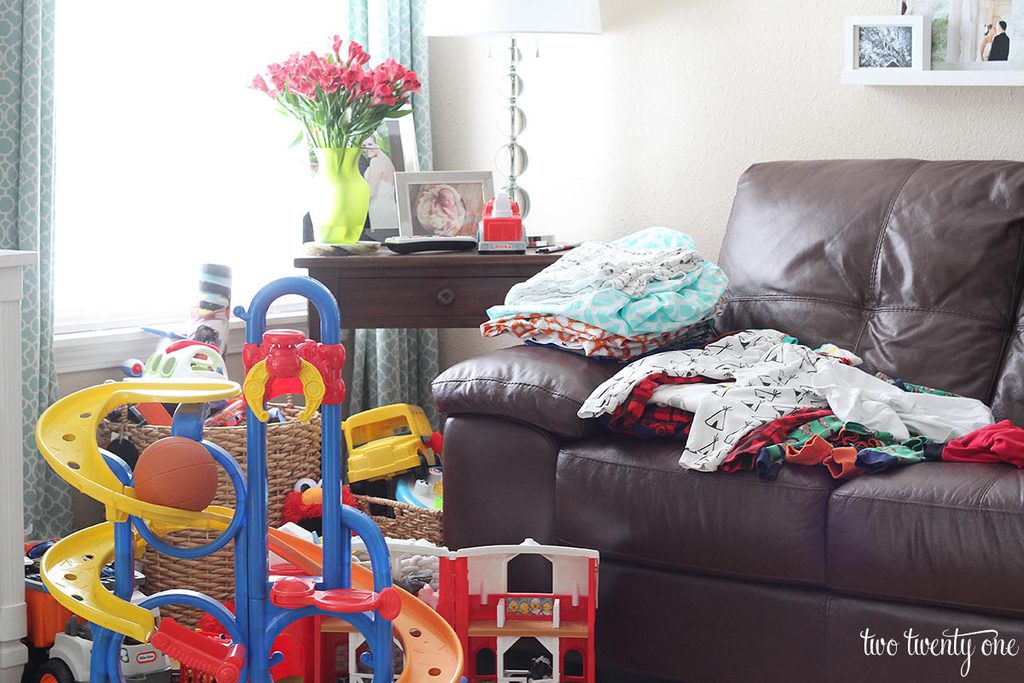 two-twenty-one-kidtastic-living-room