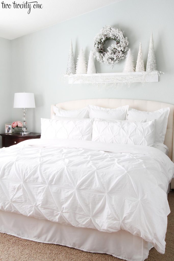 white-christmas-bedroom-1