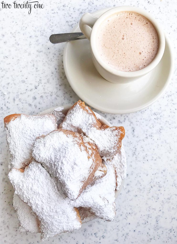 cafe-du-monde-beignets-1