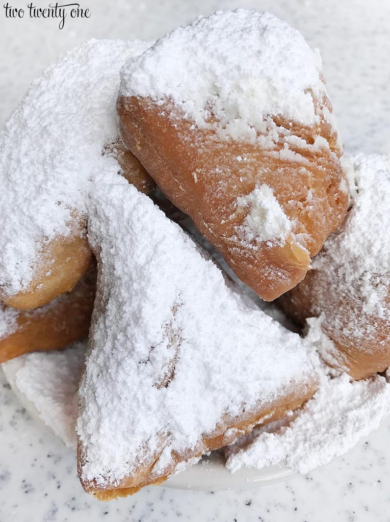 cafe-du-monde-beignets-2