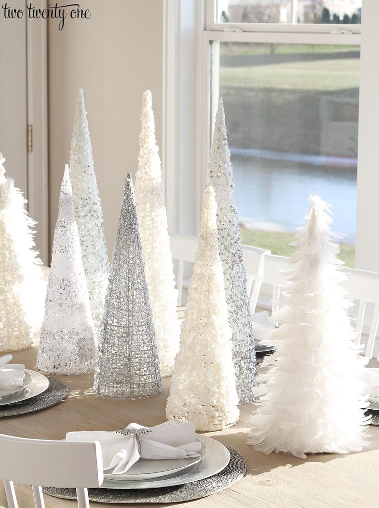 White & Silver Christmas Tablescape