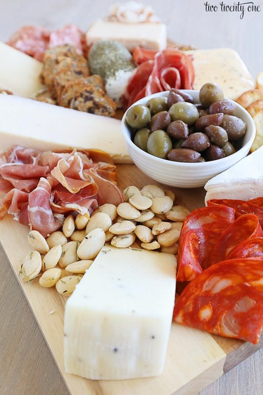 How to make a charcuterie board!