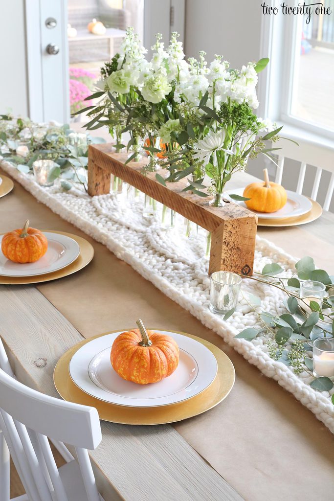 mini pumpkin tablesetting